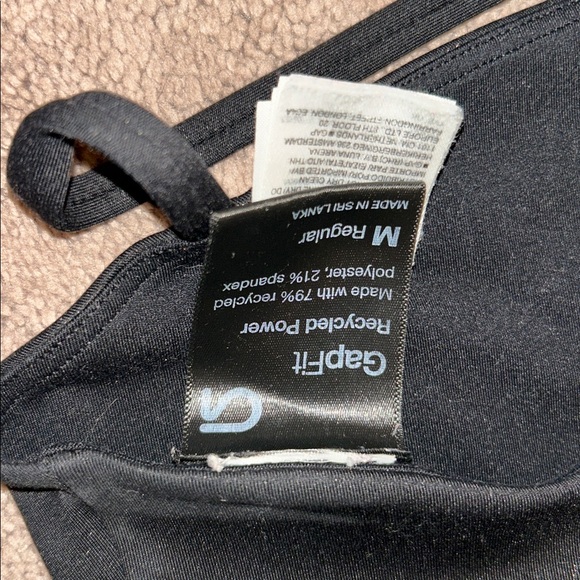 2 Gap sports bras size medium. - Picture 2 of 3